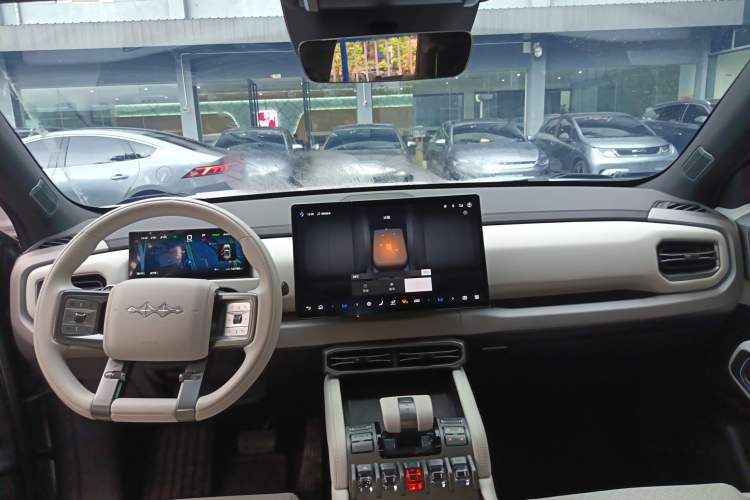 Used Formula Leopard Titanium 3 2025 501 km All-Wheel Drive Intelligent Driving Max Edition Center Console