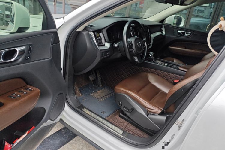 Used Volvo XC60 2019 T5 4x4 Smart Edition China V Standard