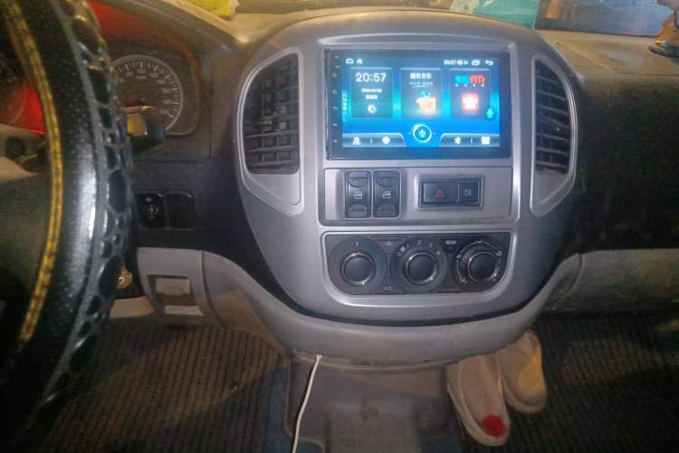 Used FORTHING Lingzhi 2013 M3 1.6L 7-Seater Luxury Model Audio And AC Panel