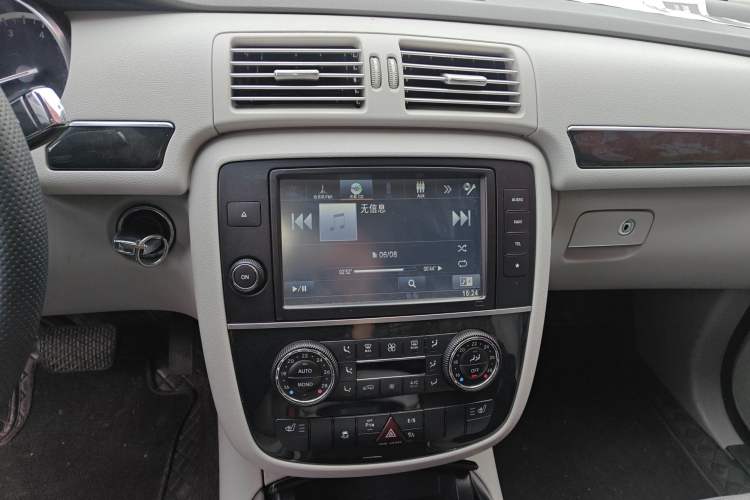 Used Mercedes-Benz R-Class 2017 R 320 4MATIC Business Edition Prestige Model Audio And AC Panel