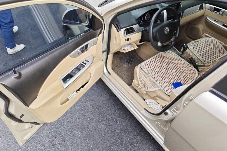 Used Buick Excelle 2013 1.5L Automatic Classic Model
