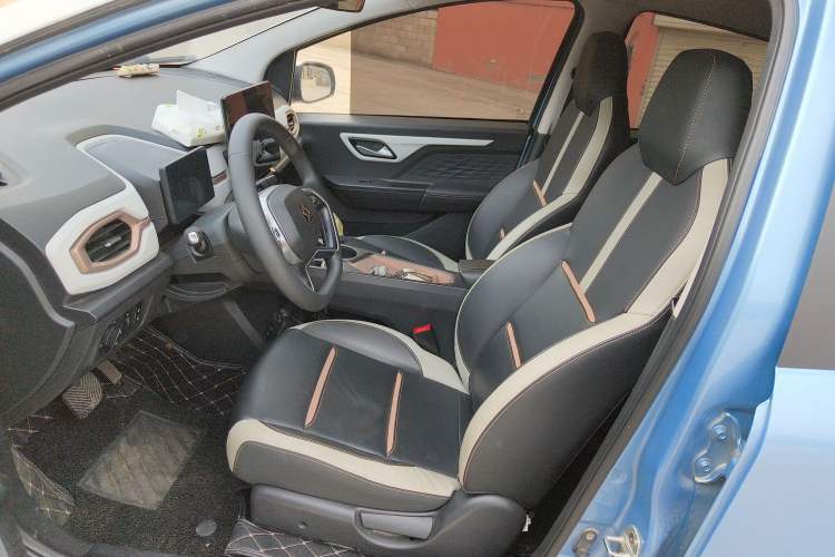 Used SOL E10X 2021 302 km Range Fashion Edition 31.4 kWh