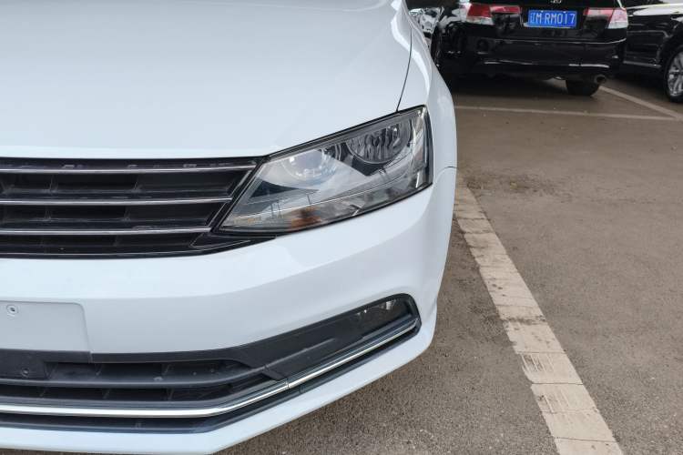 Used Volkswagen Sagitar 2017 230TSI Automatic Comfort Version
