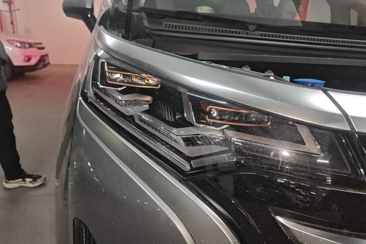 Used Denza D9 2024 DM-i 970 Luxury Model