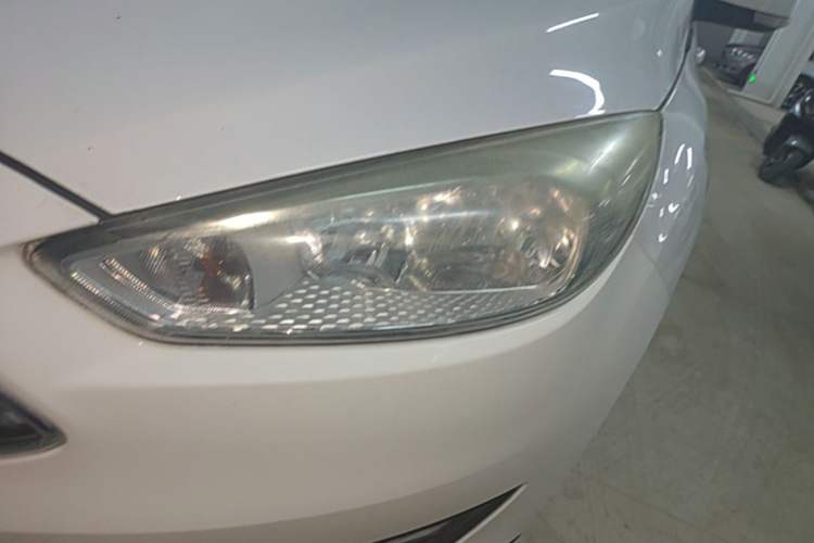 Ojetý Ford Focus 2017 Sedan 1.6L Automatic Fashion Edition Smart Drive Version