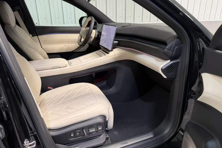 Used Nio EC6 2025 75 kWh Right Front Seat