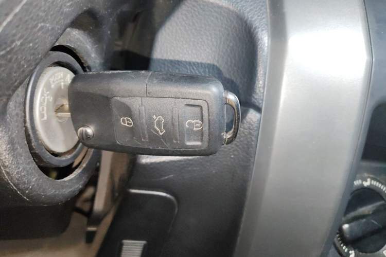 Used Nissan Livina 2010 Jingrui Edition 1.6L Manual Standard Model Vehicle Key