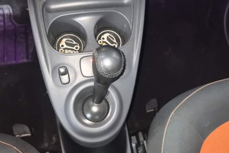 Used smart fortwo 2015 1.0L 52 kW Hardtop Passion Edition Gear Lever