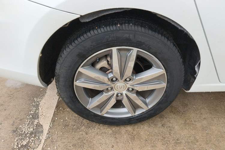 Used CHANGAN Eado 2016 1.6L Manual Fashion Edition Right Rear Wheel Hub