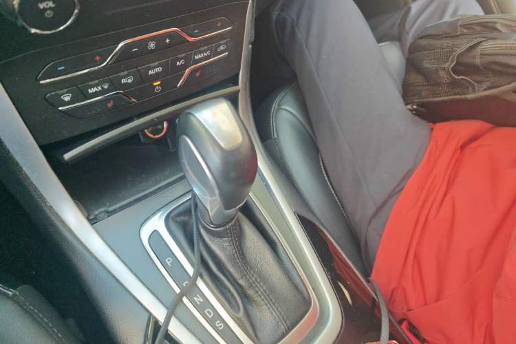 Used Ford Edge 2016 EcoBoost 245 Two-Wheel-Drive Titanium 7-Seater
