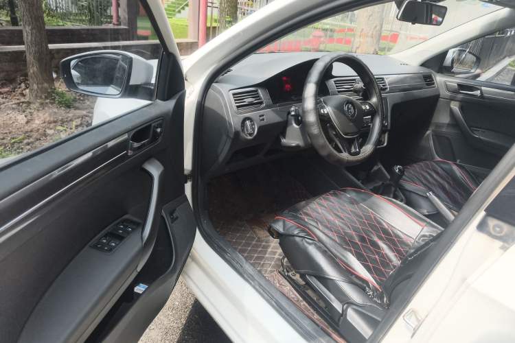 Used Volkswagen Santana 2016 1.6L Manual Comfort Edition Driver Seat