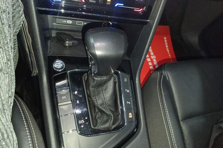 Used Volkswagen Tiguan L 2019 Revised 330TSI Automatic Two-Wheel Drive Smart & Luxury Edition China VI Standard Gear Lever