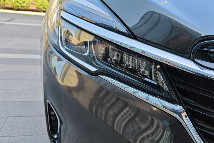 Used Buick GL8 2021 Land Cruiser Executive Class 652T Luxury Model
