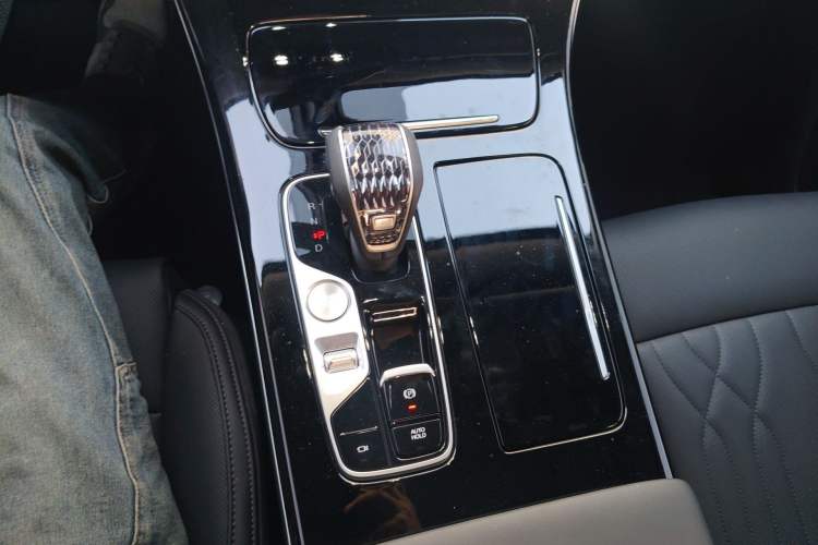 Used GAC Trumpchi M8 2024 Master Series 400T Prestige Edition Gear Lever