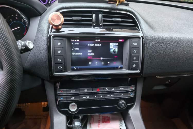 Used Jaguar F-PACE 2018 2.0T Two-Wheel Drive Urban Deluxe Edition
