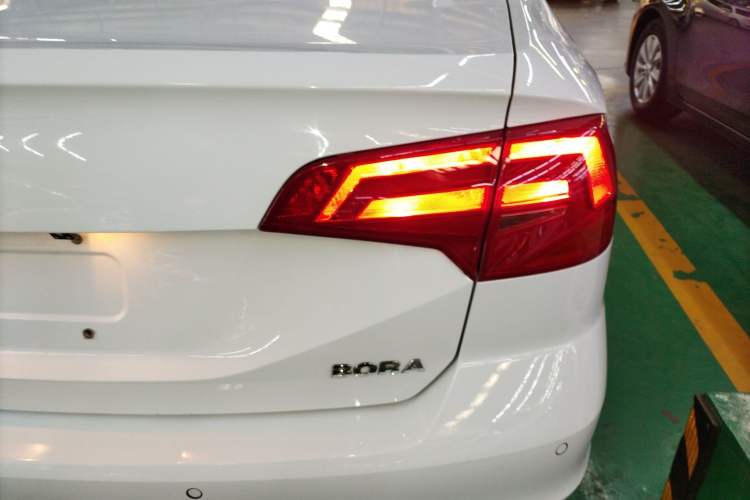 Used Volkswagen Bora 2017 1.6L Automatic Fashion Model Exterior 3