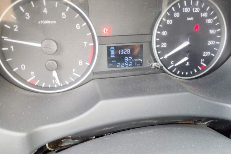 Used JAC Refine M3 2023 PLUS 1.5T 5/7-seat Classic Edition Odometer Close Up