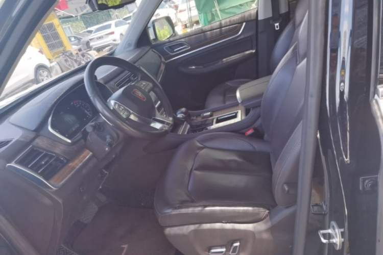Used Roewe RX8 2019 30T Smart Connectivity Two-Wheel Drive Supreme Flagship Edition
