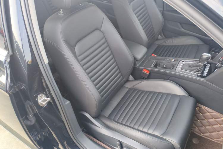 Used Volkswagen Magotan 2019 330TSI DSG Leading Model China VI Standard Right Front Seat