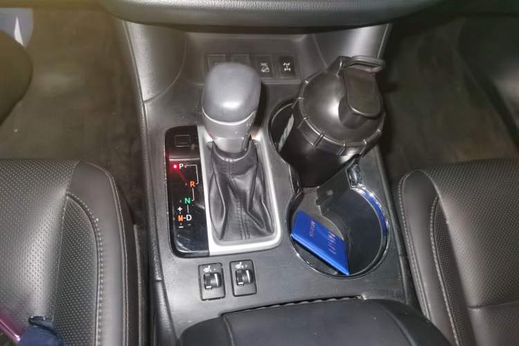 Used Toyota Highlander 2018 2.0T Four-Wheel Drive Prestige Version 7 Seats China V Emission Standard Gear Lever