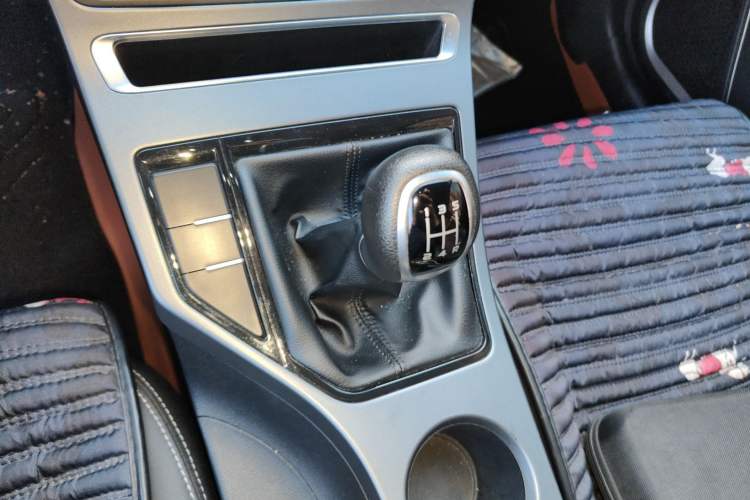 Used Geely Auto Emgrand 2019 Leading Edition 1.5L Manual Luxury Model China VI Standard
