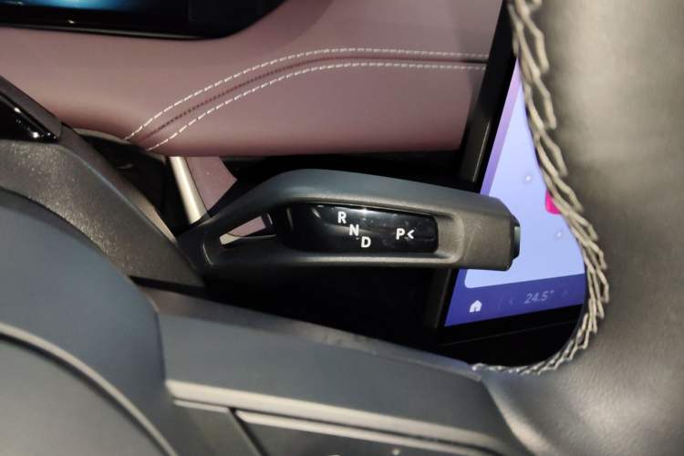 Used Xiaomi Auto SU7 2024 Four-Wheel Drive Ultra-Long Range Advanced Intelligent Driving Max Edition
