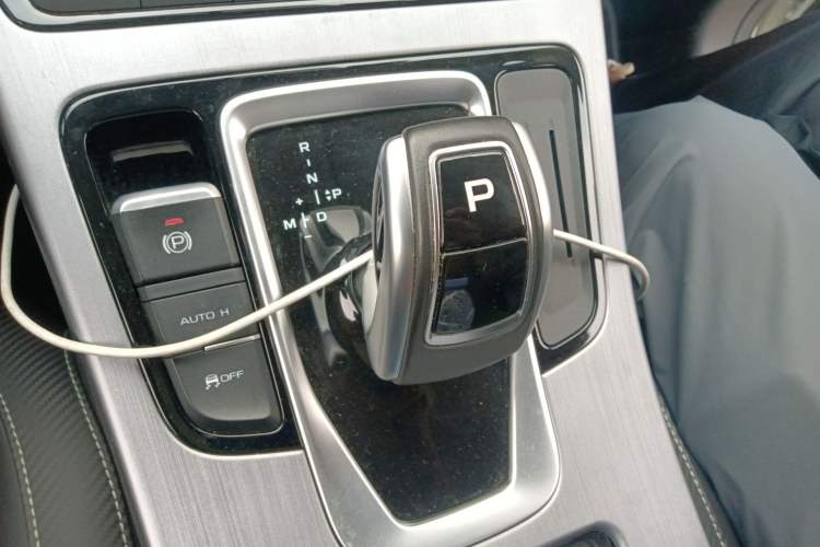 Used Geely Auto Emgrand X7 Sport 2021 1.8TD DCT Two-Wheel Drive Asian Games Comfort Edition Gear Lever