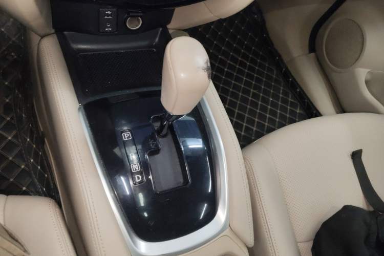 Used Nissan X-Trail 2014 2.0L CVT Comfort Edition 2WD Gear Lever