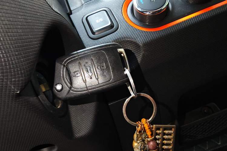 Used Wuling Hongguang MINIEV 2021 Macaron Premium Model – Lithium Iron Phosphate Vehicle Key