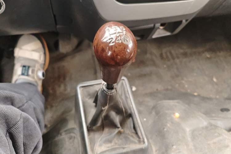 Used King Long Golden Way 2014 2.0L Van-Type 4G21B
