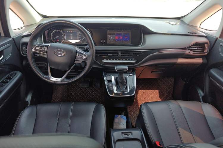 Used GAC Trumpchi M6 2021 270T DCT Luxury Edition (7-seater) Center Console