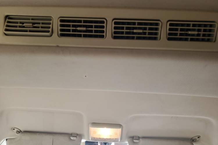 Used Dongfeng Fengon 330 2014 1.5L Manual Utility Version DK15 Headliner