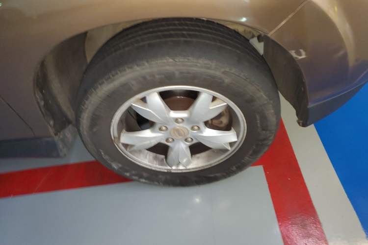 Used BYD S6 2012 2.4L Automatic Luxury Edition Right Front Wheel Hub