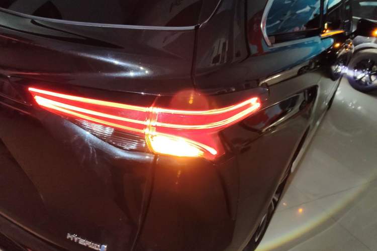 Used Toyota Granvia 2023 2.5L Hybrid Flagship VIP Edition Right Rear Taillight