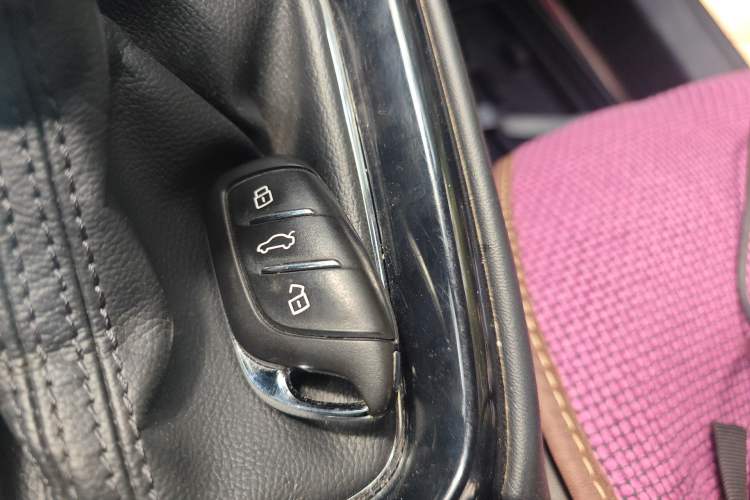 Used Roewe i5 2020 1.5L Automatic 4G Connect Luxury Flagship Edition
