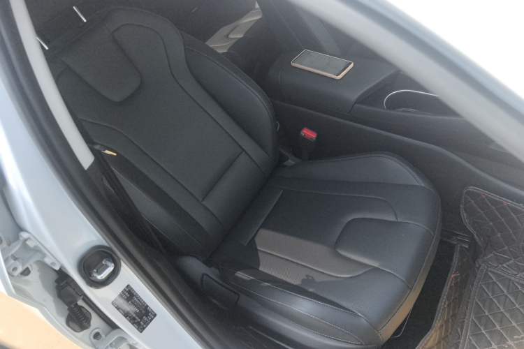 Used Hyundai Elantra 2022 1.5L CVT GLX Elite Edition Right Front Seat