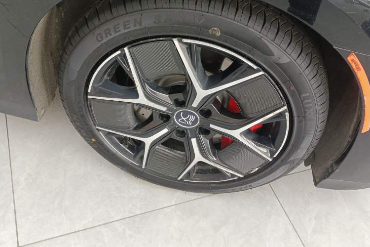 Used BYD Han 2023 DM-i Champion Edition 200KM Flagship Model Right Front Wheel Hub