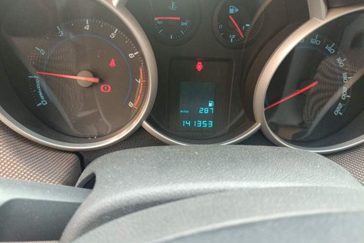 Used Chevrolet Cruze 2013 Hatchback 1.6L Manual Luxury Model Odometer Close Up