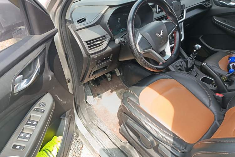 Used Wuling Hongguang S3 2018 1.5T Manual Comfort Model China V Standard Driver Seat