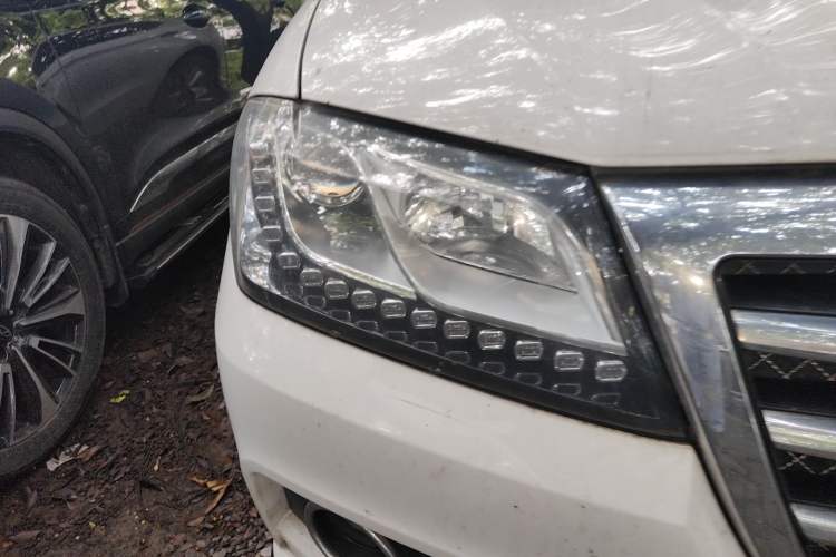 Used Haval H2 2014 1.5T Manual Two-Wheel Drive Elite Edition Right Front Headlight