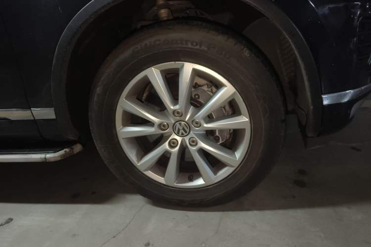 Used Volkswagen Touareg 2016 3.0 TSI Standard Version Right Front Wheel Hub