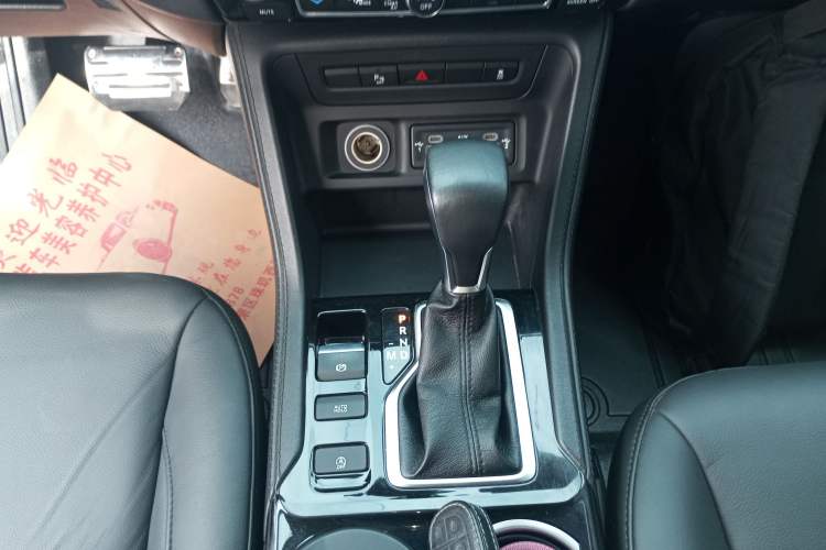 Used Jeep Commander 2018 2.0T Two-Wheel Drive Enjoyment Version China VI Emission Standard
