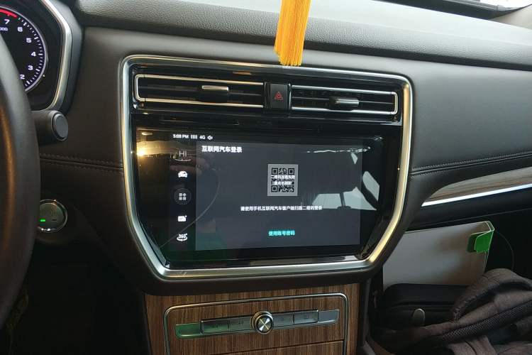 Used Roewe RX8 2018 30T Smart Connectivity Two-Wheel Drive Supreme Edition Audio And AC Panel