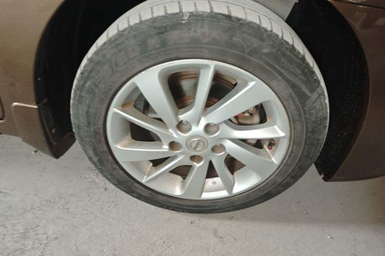 Used Nissan Sylphy 2012 1.6XE CVT Comfort Edition Right Front Wheel Hub