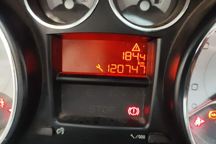 Used Peugeot 308 2014 Enjoy Edition Classic 1.6L Manual YouShang Model Odometer Close Up