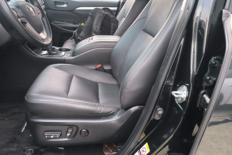 Used Toyota Highlander 2018 2.0T Four-Wheel Drive Luxury Version 7 Seats China VI Standard