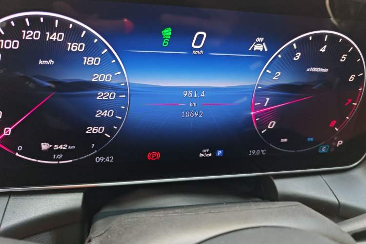 Used Mercedes-Benz GLC 2025 Refreshed GLC 300 L 4MATIC Dynamic Version 5 Seats
