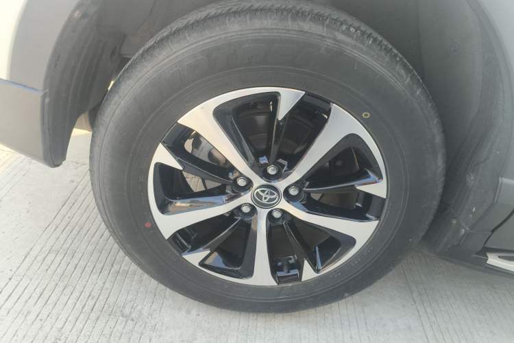 Used Toyota RAV4 2019 2.0L CVT Two-Wheel Drive Luxury Version China VI Standard