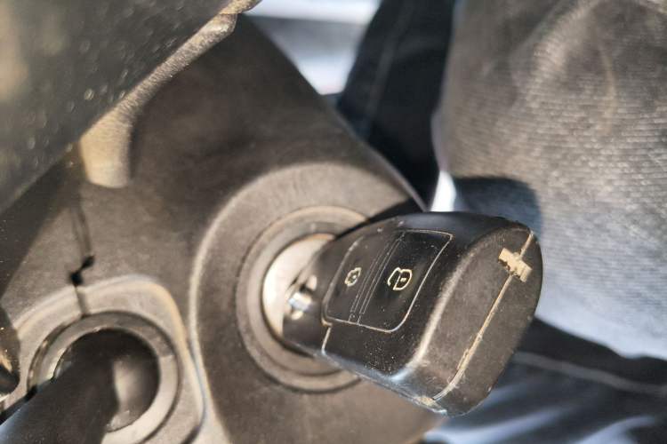 Used JMC Fushun 2022 2.0T Manual Multi-Function Passenger Vehicle Mid-Range High Roof 6-7 Seats
