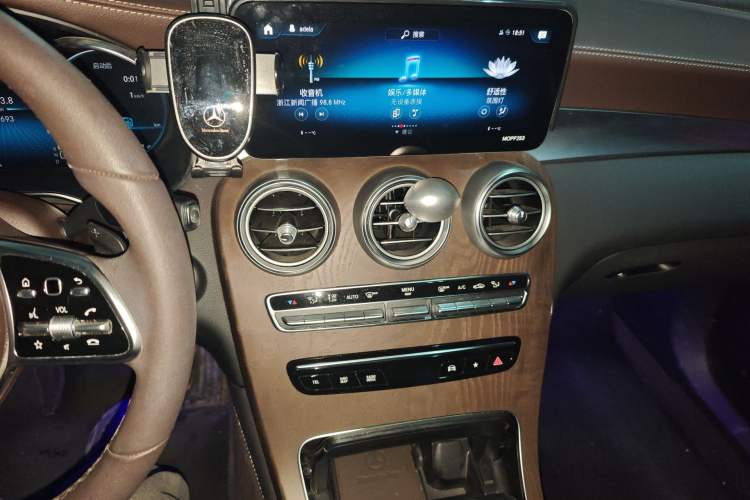 Used Mercedes-Benz GLC 2020 Facelift GLC 300 L 4MATIC Dynamic Edition Audio And AC Panel